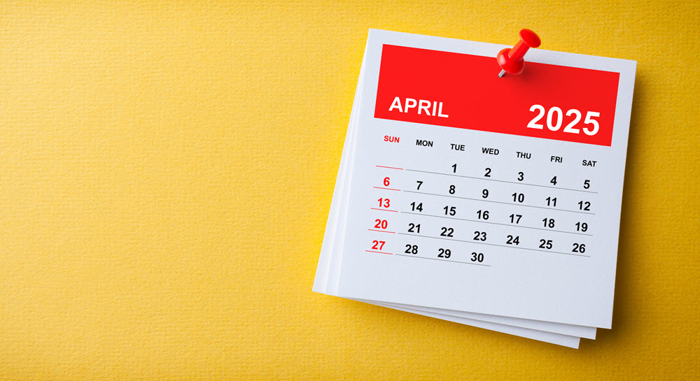 April 2025 desktop calendar