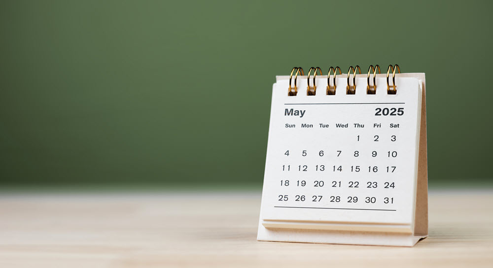 Desktop calendar of May 2025
